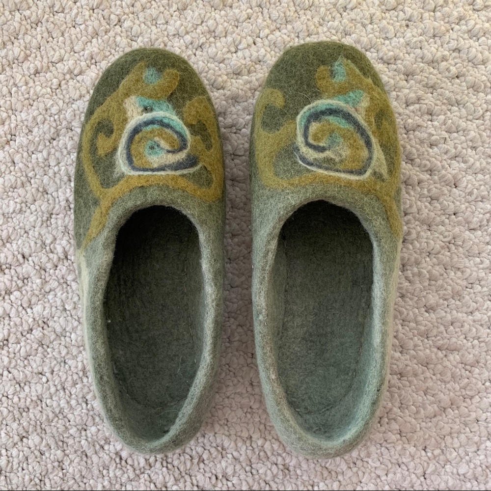 Kazakh wool slippers, women’s 7-8
